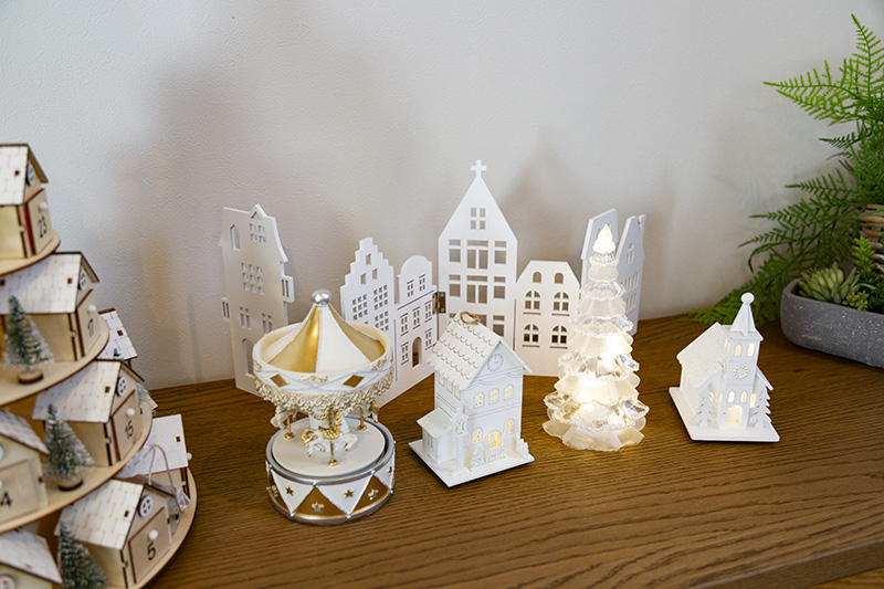 �f�R�^�E���{�[�h�i�z���C�g�j