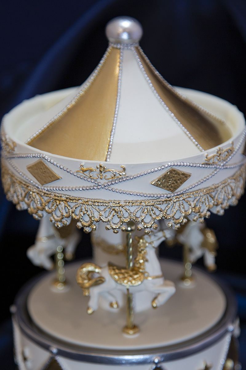 ���[�r���O�I���S�[���i�z���C�g�J���[�Z���j