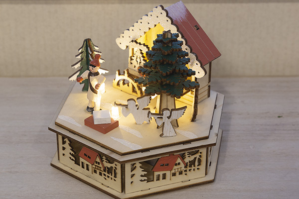 �E�b�h���C�g�X�^���h�i�m���f�B�b�N�c���[�n�E�X�j